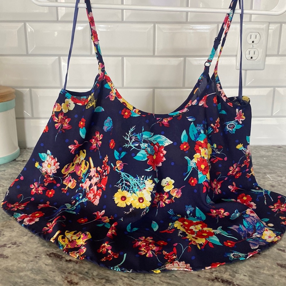Flowy cropped tank top